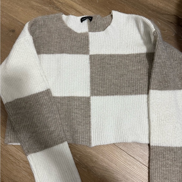 storyteller Sweaters - Stylish Checkered Crew Neck Sweater